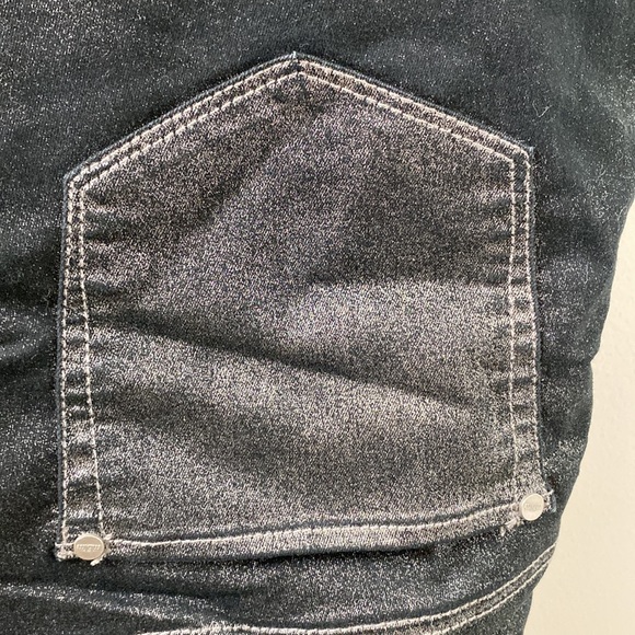 I am selling mblm jeans. This is made of cotton, polyester, and spandex. - Picture 2 of 3